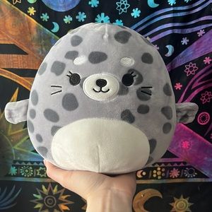 BNWT 8” seal Squishmallow